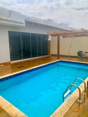 Casa com piscina e duas suítes perto do Parque Lagoa Quente
